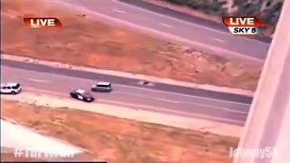 Une femme trolle des policiers en voiture (Etats-Unis)
